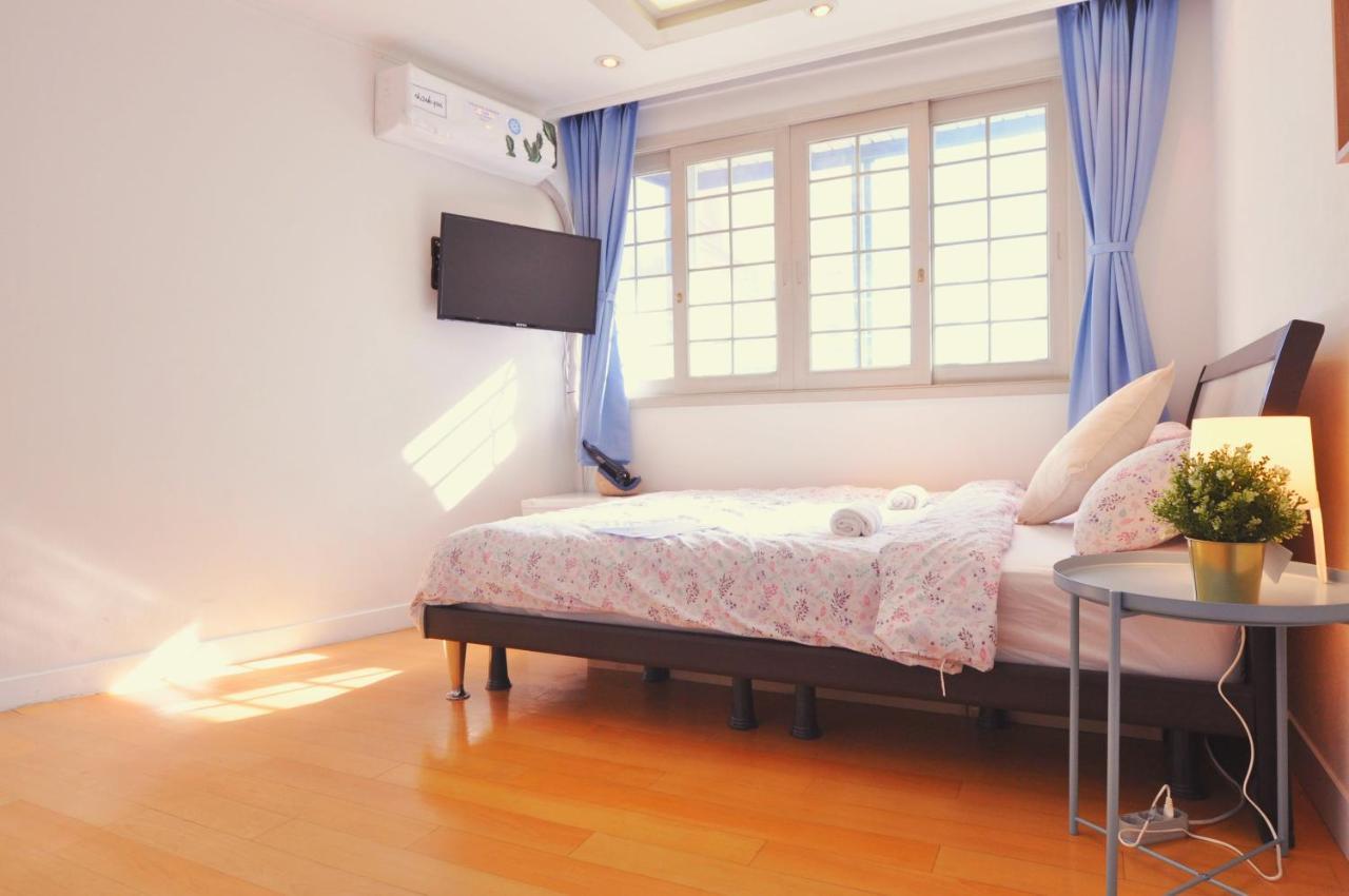 Myeongdong Rooftop Hostel Сеул Екстер'єр фото