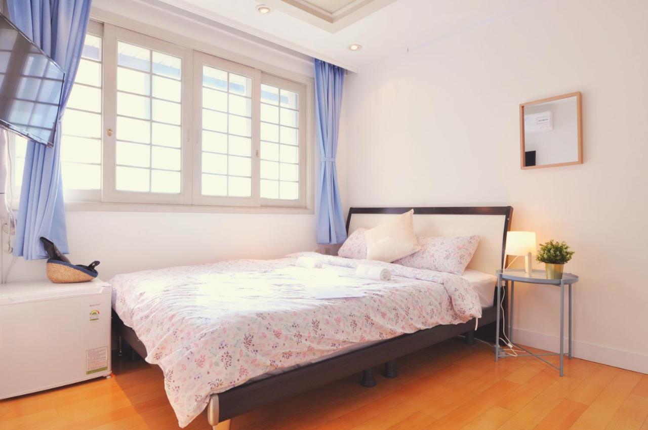 Myeongdong Rooftop Hostel Сеул Екстер'єр фото
