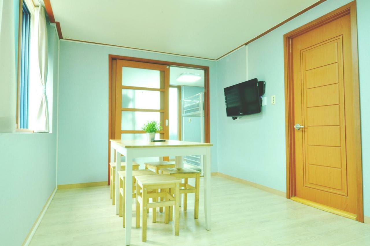 Myeongdong Rooftop Hostel Сеул Екстер'єр фото