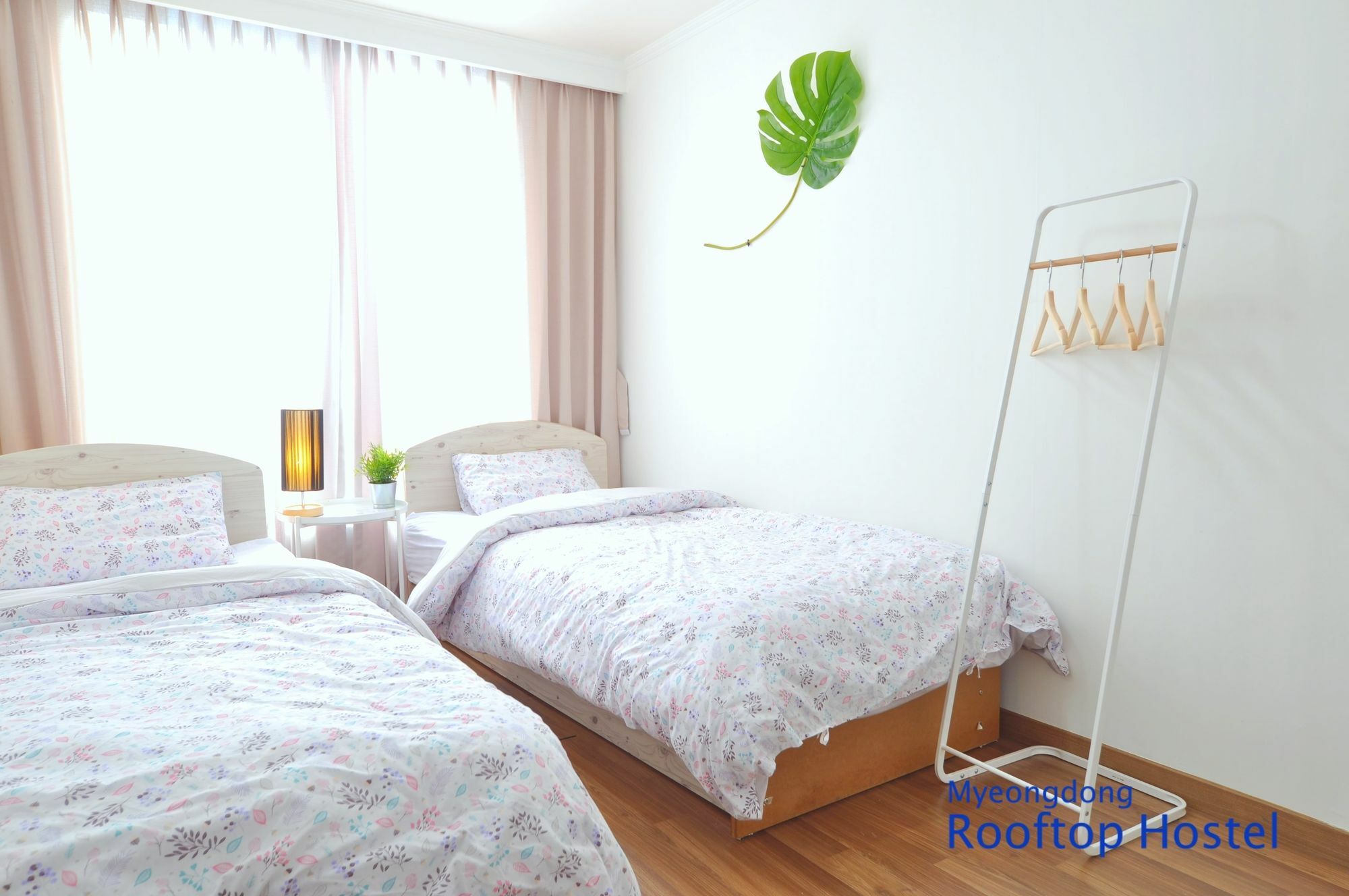 Myeongdong Rooftop Hostel Сеул Екстер'єр фото