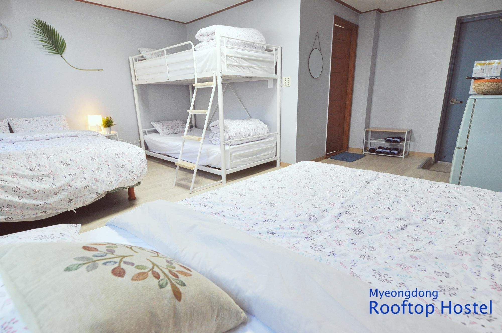 Myeongdong Rooftop Hostel Сеул Екстер'єр фото