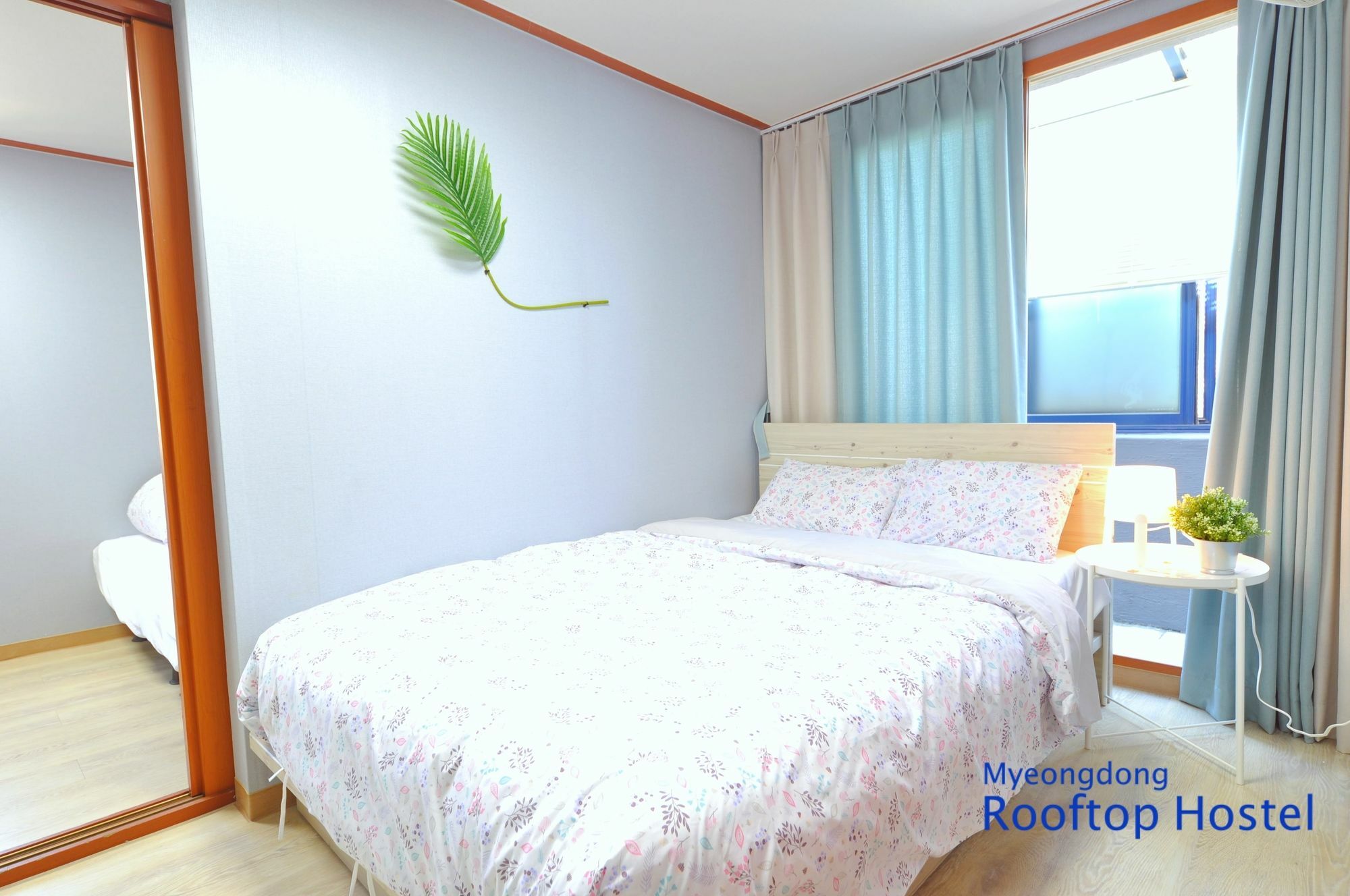 Myeongdong Rooftop Hostel Сеул Екстер'єр фото