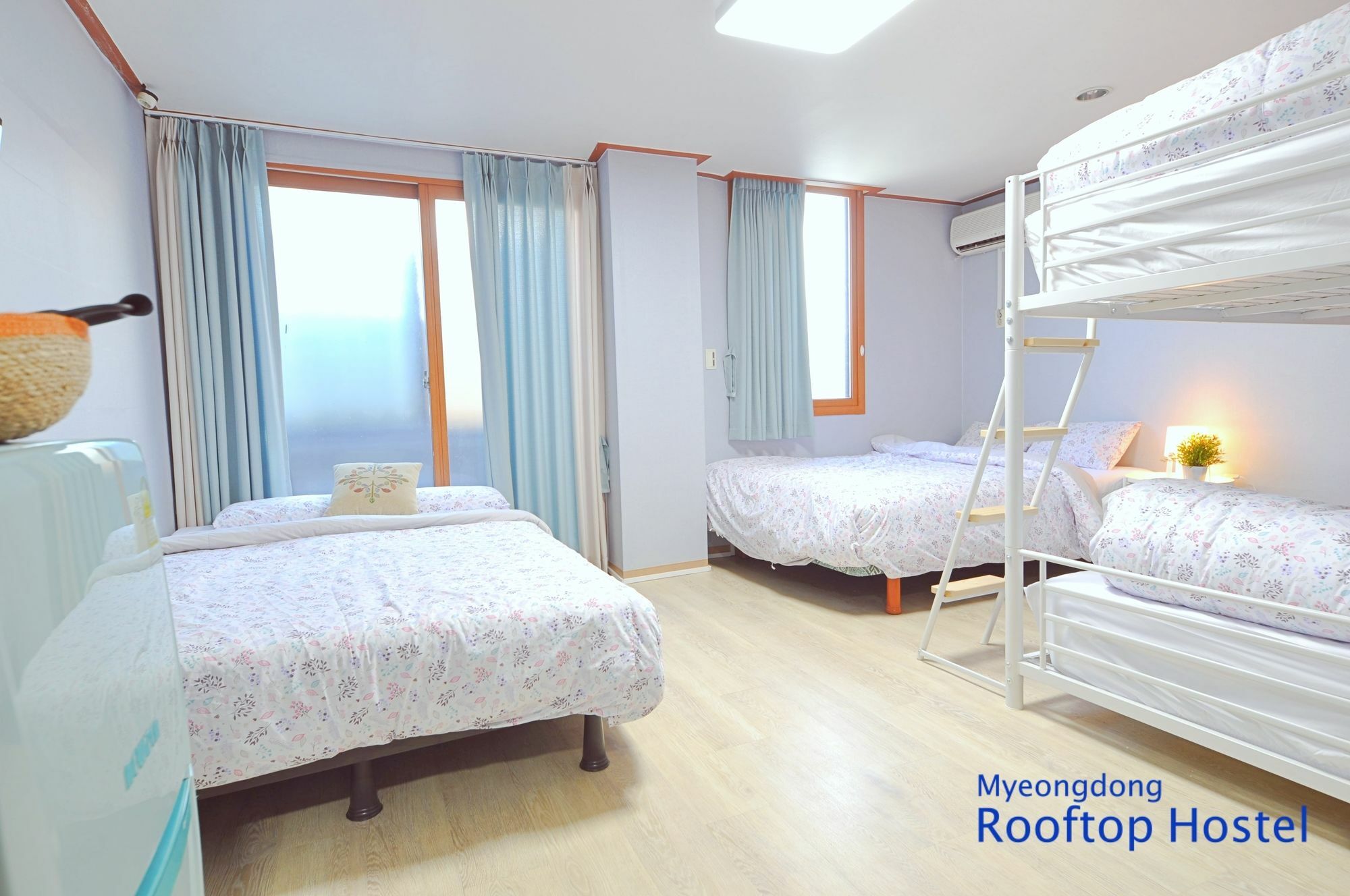 Myeongdong Rooftop Hostel Сеул Екстер'єр фото