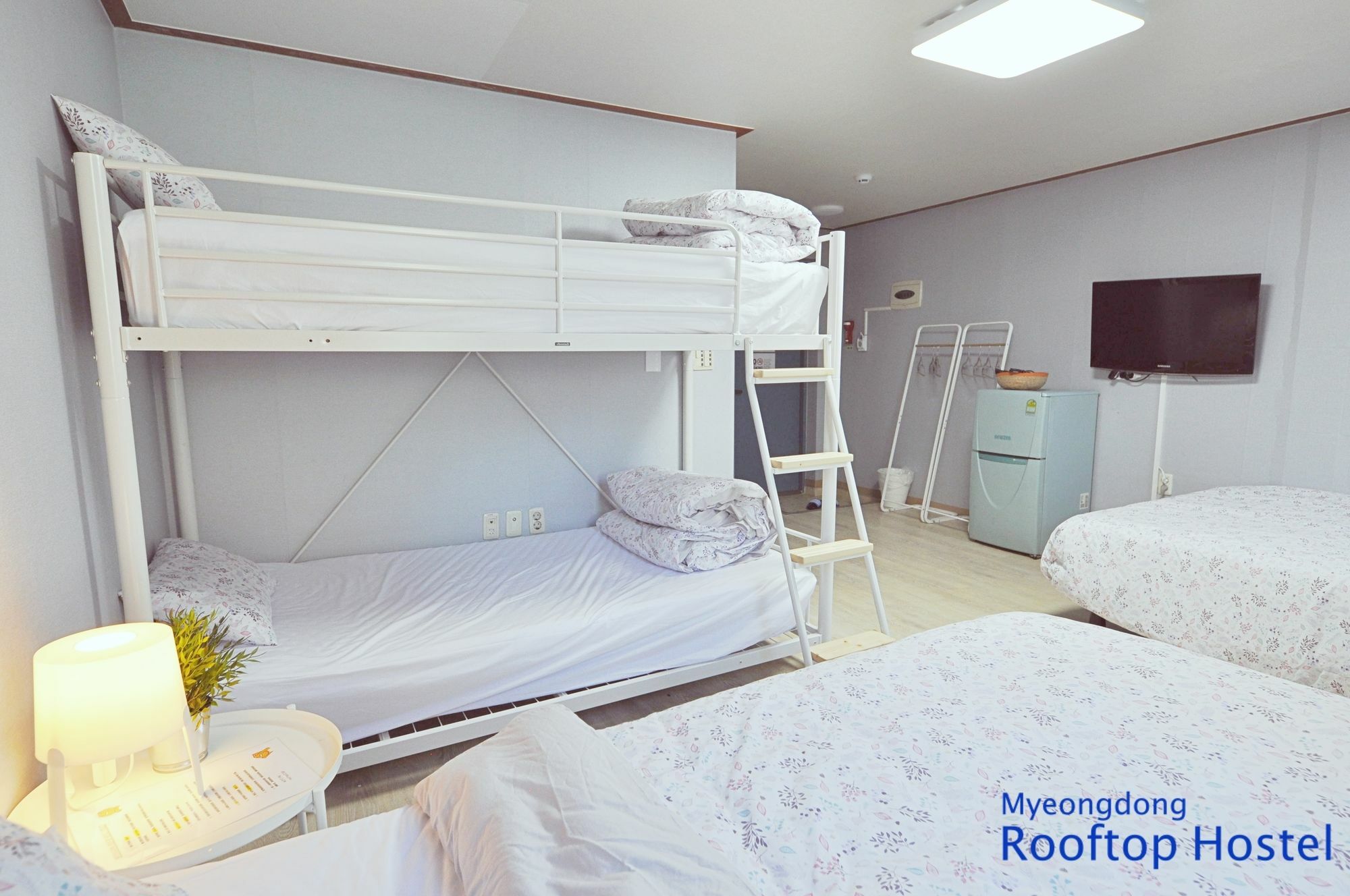 Myeongdong Rooftop Hostel Сеул Екстер'єр фото